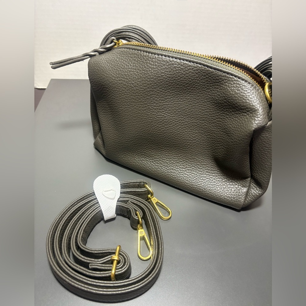 Chic Vegan Leather Grey Handbag with Crossbody Strap - Picture 4 of 6